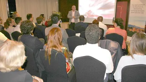 El programa fue presentado a la comunidad española en Emiratos en el hotel Media One de Dubai. (ELCORREO)