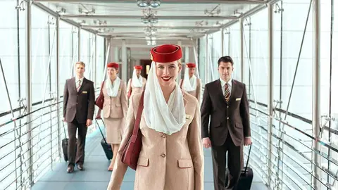 Tripulantes de cabina de la aerolínea de Dubai. (Emirates)