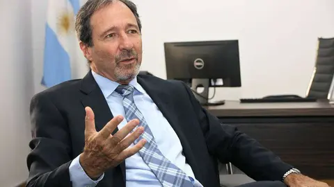 Fernando de Martini, durante la entrevista en su despacho de la Embajada de Argentina en Abu Dhabi. (R. Pérez / EL CORREO)