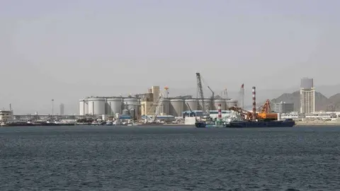 Una imagen de la agencia WAM del Puerto de Fujairah.