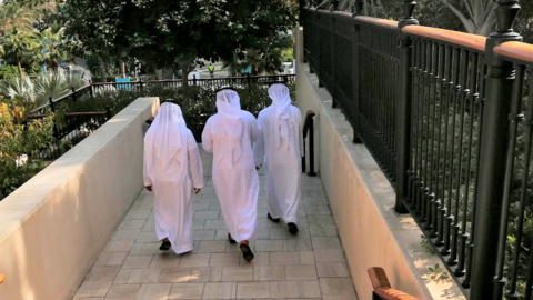 Émiratíes en Madinat Jumeirah de Dubai. (EL CORREO)