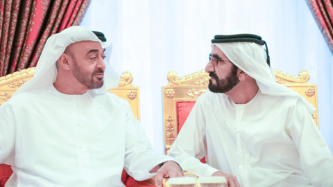 El gobernante de Dubai junto al príncipe heredero de Abu Dhabi en el palacio Zabeel.
