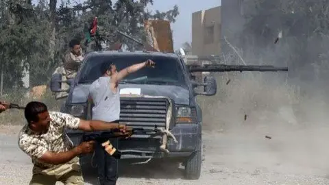 En la imagen de AFP, combatientes del ejército reconocido por la ONU en Libia.