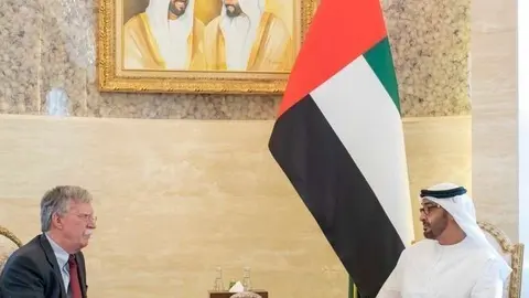 El príncipe heredero de Abu Dhabi y John Bolton.