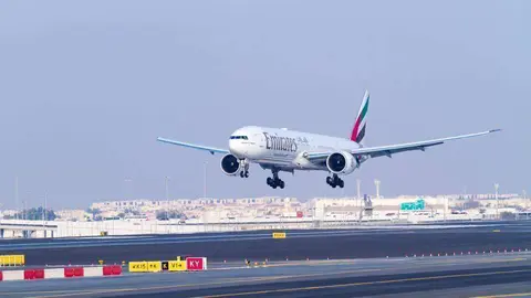 Un avión procedente de Seattle aterriza en Dubai. (DXB)