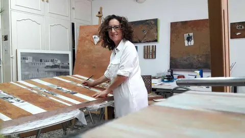 María José Rodríguez Escolar, en su estudio de Abu Dhabi. (Cedida)