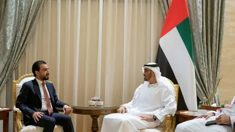 Mohamed bin Zayed junto al presidente del Consejo de Representantes de Irak