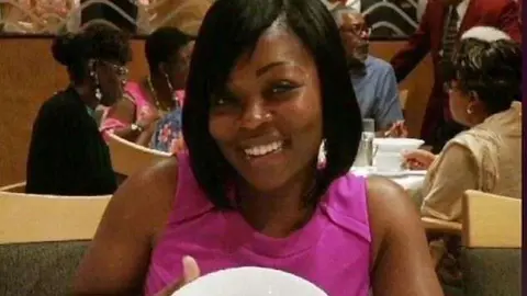 Brandi Hodges, la pasajera estadounidense fallecida.