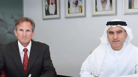 Firma del memorando entre la RTA y skyTran.