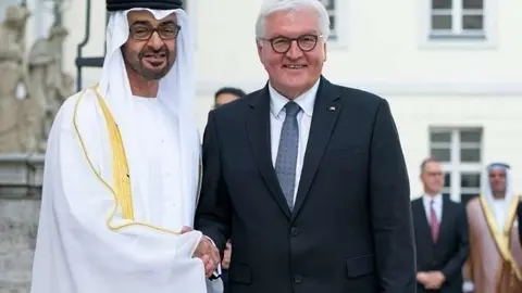 El príncipe heredero de Abu Dhabi y el presidente alemán durante su visita a Berlín.