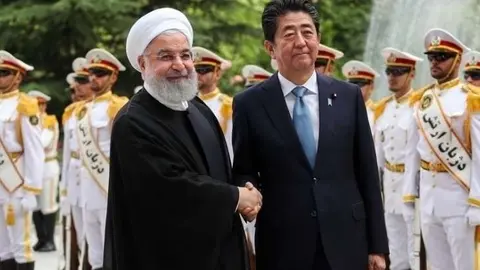 El presidente de Irán junto al primer ministro japonés en Teherán.