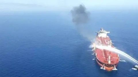 Petrolero Noruego atacado en el Golfo de Omán.