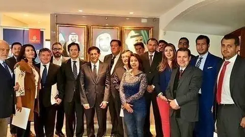Empresarios colombianos junto al embajador de EAU en Bogotá.