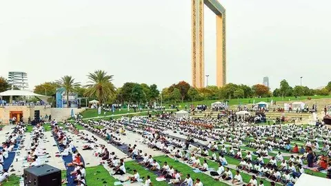 Ahmed Ramzan para  Gulf News un momento del evento de yoga en Dubai.