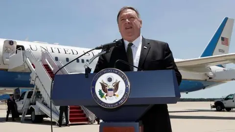 Pompeo antes de salir de EEUU con destino a Jeddah en Arabia Saudita. (Reuters)