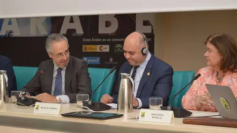 En el centro de la imagen, el embajador de EAU en España.