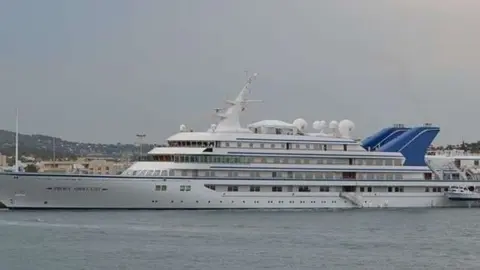 El yate real saudí en Almería.
