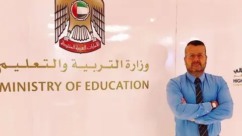 El profesor Pedro Santiago Borrego en Abu Dhabi.