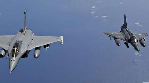 Cazas en la base francesa en Emiratos Árabes. (Fuente externa)