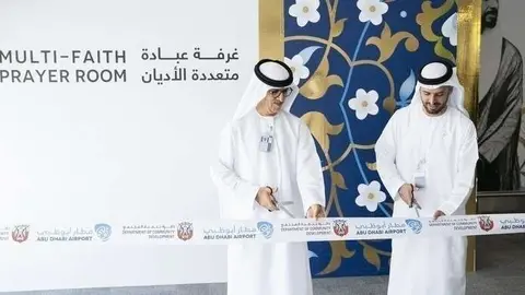 Un momento de la inauguración de la sala de oración en el Aeropuerto de Abu Dhabi.
