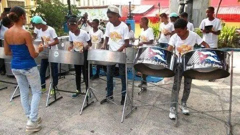 Santiago de Cuba vive la Fiesta del Fuego a todo ritmo. (Sergio Martínez Martínez / EL CORREO)