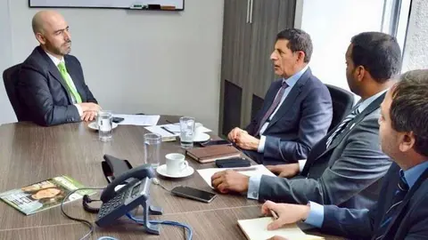 El embajador de EAU en Colombia junto al presidente de la Asociación de Agricultores Colombianos, entre otros. (Facebook)