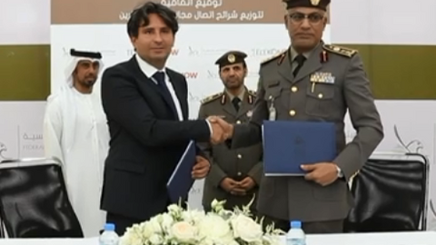 Charbel Litany y Khamis Mohammed Al Kaabi, tras firmar el acuerdo. (WAM)