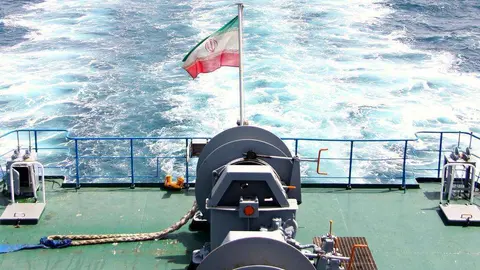 A modo ilustrativo, un barco iraní en el estrecho de Ormuz. (EL CORREO)