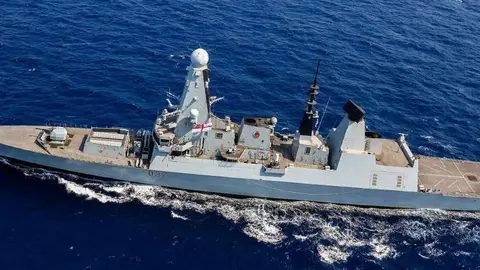 El barco británico HMS Duncan.