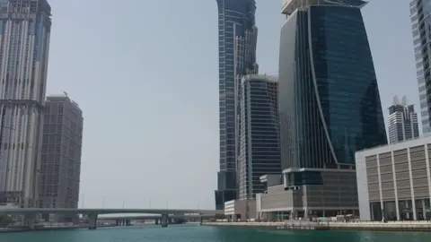 El Gran Canal de Dubai a su paso por Business Bay. (EL CORREO)