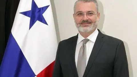 Milton C, Henríquez, embajador de Panamá en España.