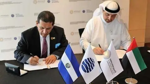 Un momento de la firma de la presentación de El Salvador en la Expo Dubai 2020.