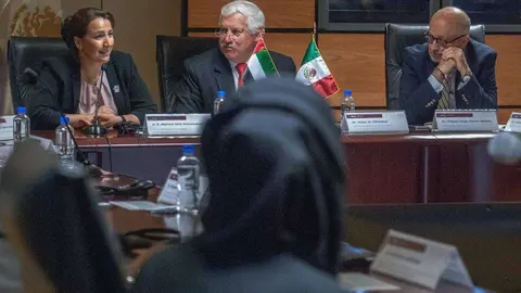La ministra de Seguridad Alimentaria de Emiratos Árabes Unidos, Mariam bint Mohammed, interviene durante el encuentro en Ciudad de México. (www.gob.mx)