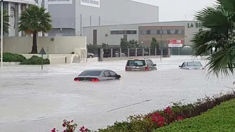 Redes sociales mostraron inundaciones por lluvia en Al Ain.