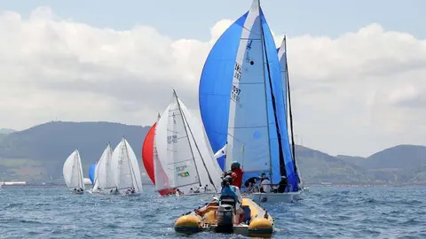 Una imagen de una de las regatas del mundial de J80.