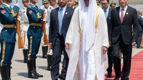 El príncipe heredero de Abu Dhabi al aterrizar en Pekín el 21 de julio de 2019..