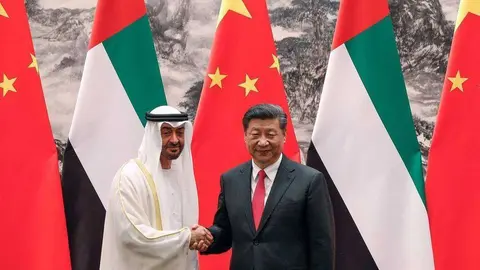 El presidente de EAU junto al presidente chino durante su visita a China en 2019.