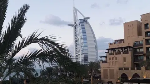 El hotel Burj Al Arab de Dubai. (EL CORREO)