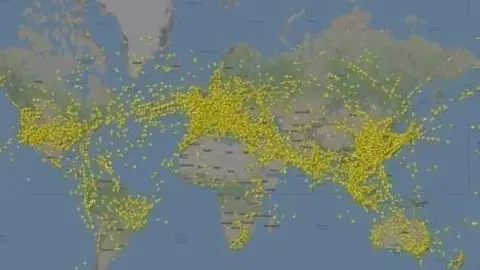 Una captura de pantalla de la web Flightradar24 donde se observa la máxima actividad de vuelos.
