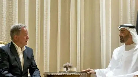 El príncipe heredero de Abu Dhabi y el director del Programa Mundial de Alimentos de las Naciones Unidas.