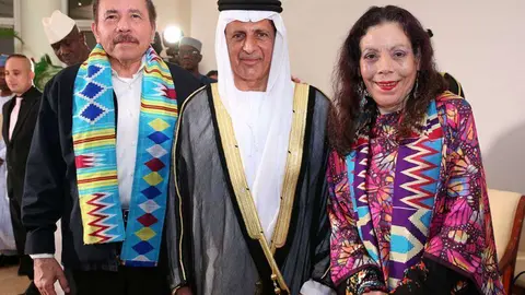 En el centro de la imagen el embajador de EAU, Salem Alowais y a su derecha el presidente de Nicaragua.