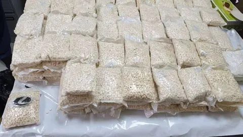 Aduanas de Dubai distribuyó la imagen de la droga confiscada.