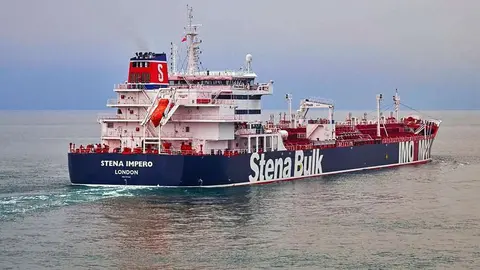 En la imagen de AP, el petrolero británico Stena Impero.