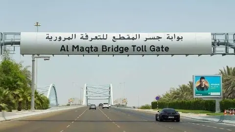  El nuevo arco de peaje del puente Al Maqta de la capital. (The National)