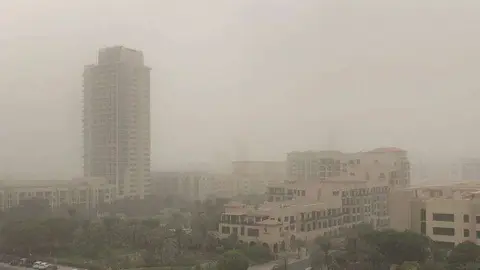 Una imagen de Dubai durante una tormenta de arena.