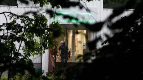 Policía noruega en el lugar de los hechos. 