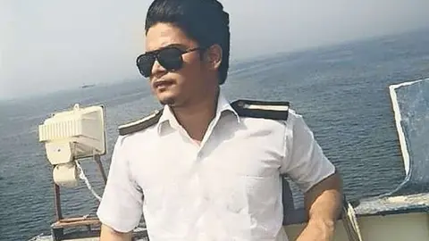 La familia suministró una foto del marinero desaparecido.