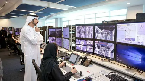 El príncipe heredero de Dubai, Hamdan bin Mohammed, en las instalaciones de DP World. (WAM)