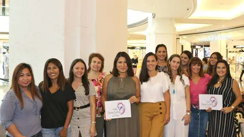 Grupo de asistentes al encuentro del Club Damas Latinas de Dubai en agosto de 2019. (Anna Fernanda Perdomo / EL CORREO)