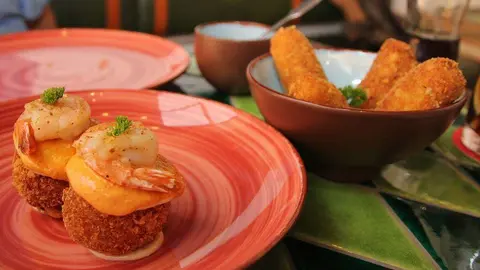 Las tapas en Bebemos son una delicia paladar netamente española. (EL CORREO)